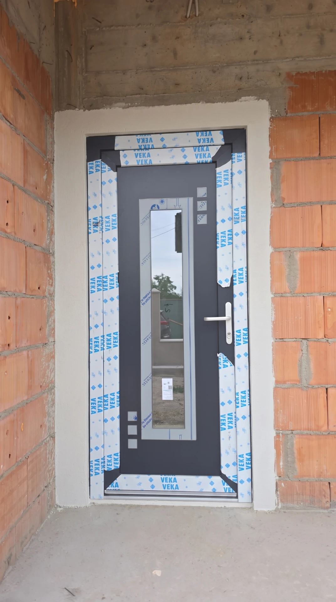 Ușă de intrare VEKA montată
